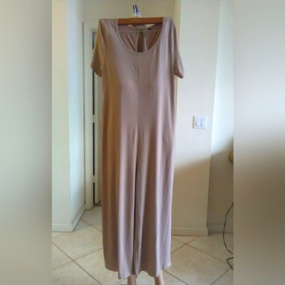 BNWOT BOUTIQUE ONSIE BEIGE SZ. OVERSIZED SM. POCKET PEEK HOLE DROOOOOOPY! - Picture 1 of 6